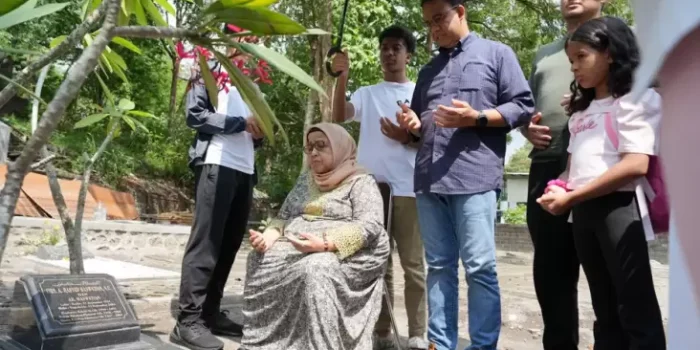 Ziarah ke Makam Ayah pada Yogyakarta, Anies Teringat Pesan Jangan Takut Berjuang