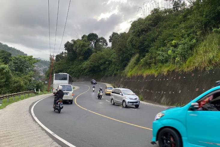 Taklukkan Tanjakan Jalur Lingkar Gentong, Tips Mudik Aman bagi Pengemudi Mobil