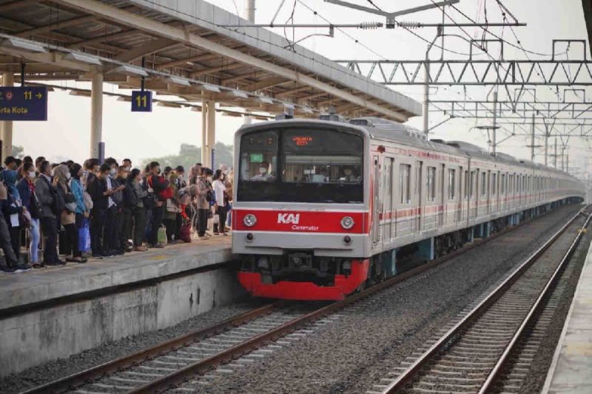 KAI Commuter menambah perjalanan jelang pelantikan Presiden-Wapres