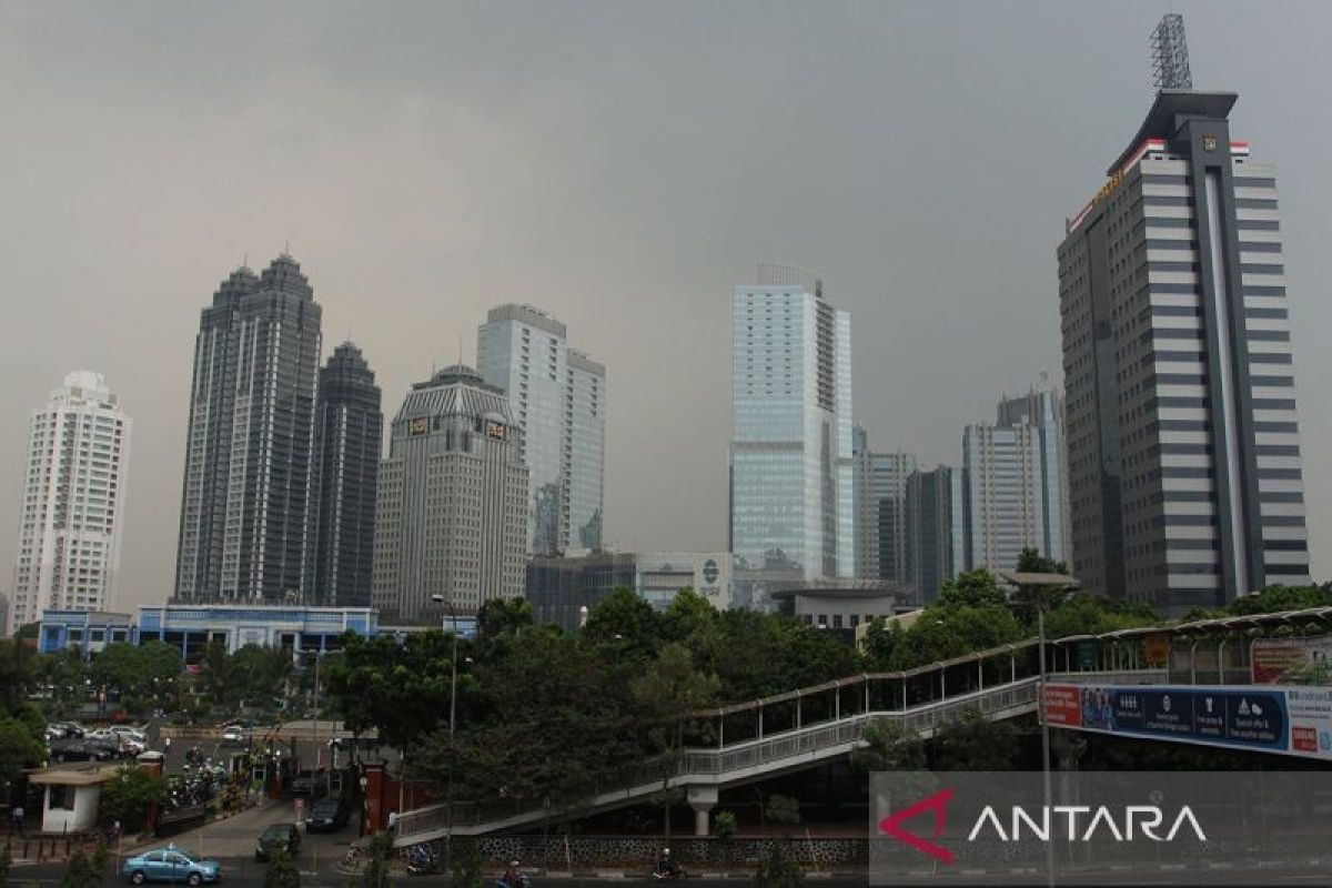 DKI diperkirakan berawan tebal sesudah itu hujan ringan Hari hari terakhir pekan siang-malam