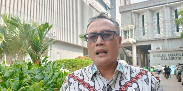 Jakpus hijaukan taman hingga cat trotoar jelang pelantikan presiden