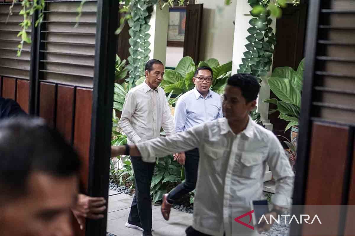 Golkar sebut Ridwan Kamil miliki kedekatan dengan Prabowo dan juga Jokowi 